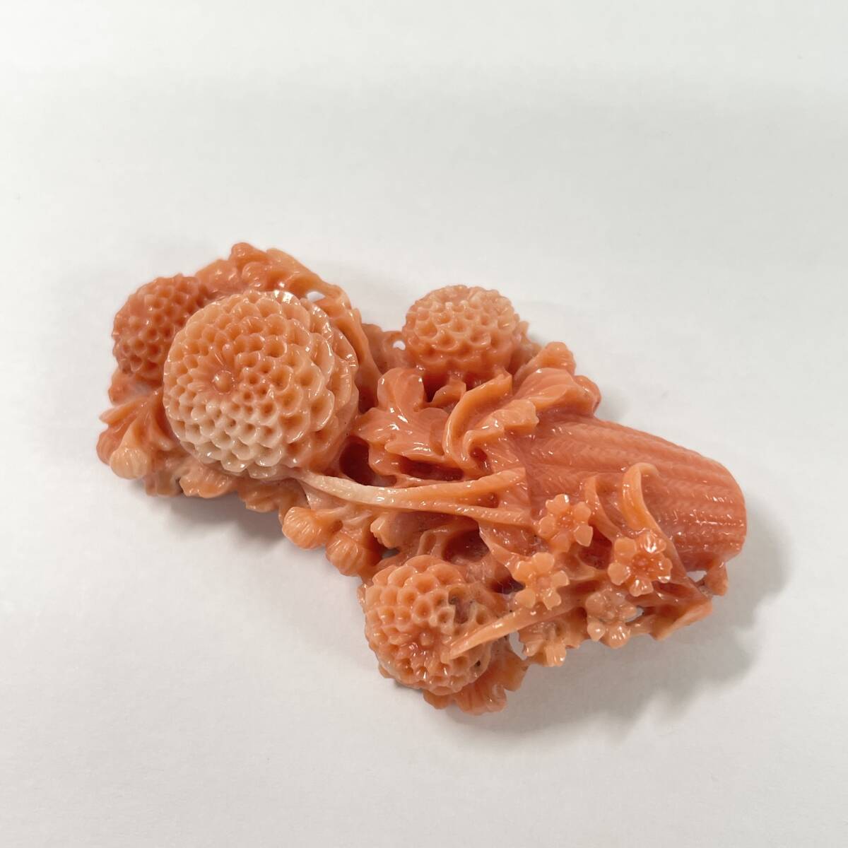 2603M3311 珊瑚 サンゴ 花彫刻 ルース 裸石 重量約15.4g アンティーク