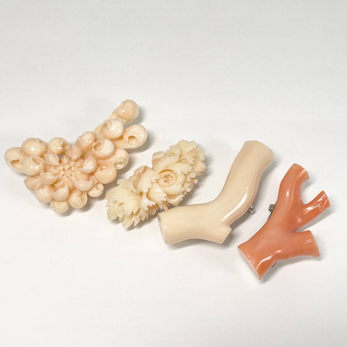 2603M3314 珊瑚 サンゴ 菊 花彫刻/枝サンゴ 帯留 計4点 総重量約70g 和装小物 アンティーク