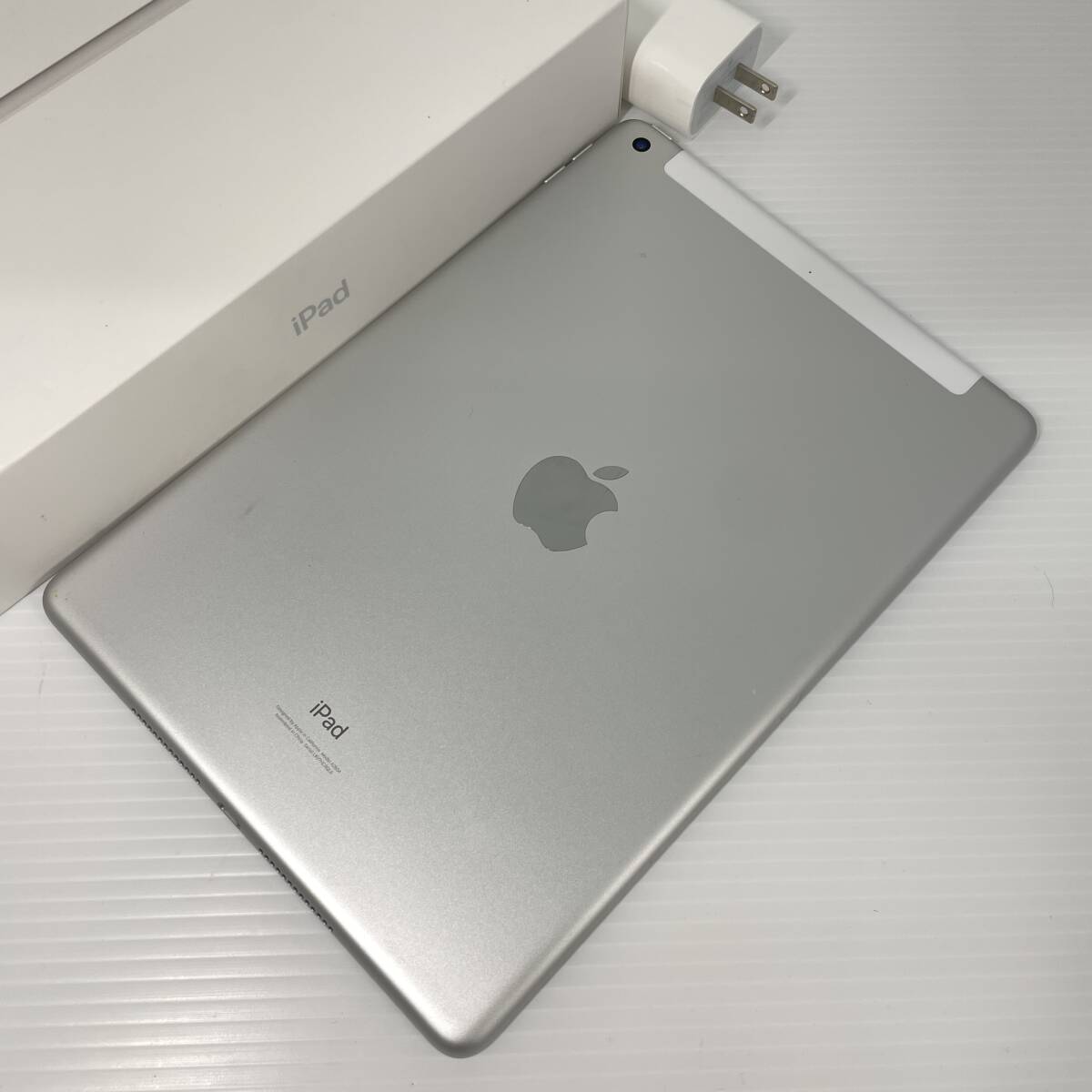2603M4308 Apple アップル iPad 第9世代 Wi-Fi+Cellular モデル MK493J/A 64GB IMEI docomo：〇判定 SIMフリー 通電確認済 箱付