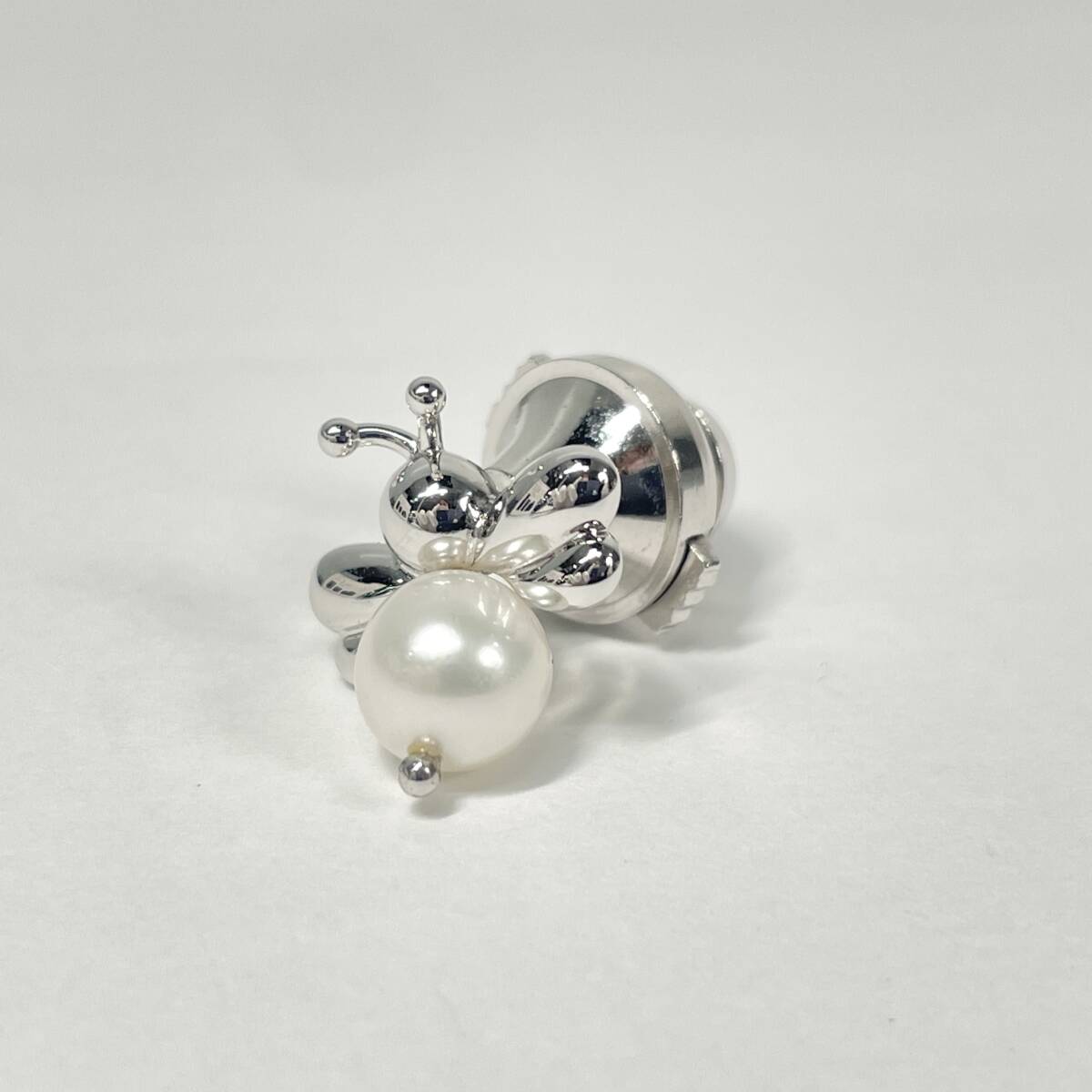 2603M4418 田崎真珠 TASAKI パール付き ハチモチーフ S刻印有 タイタック 重量約4.4g