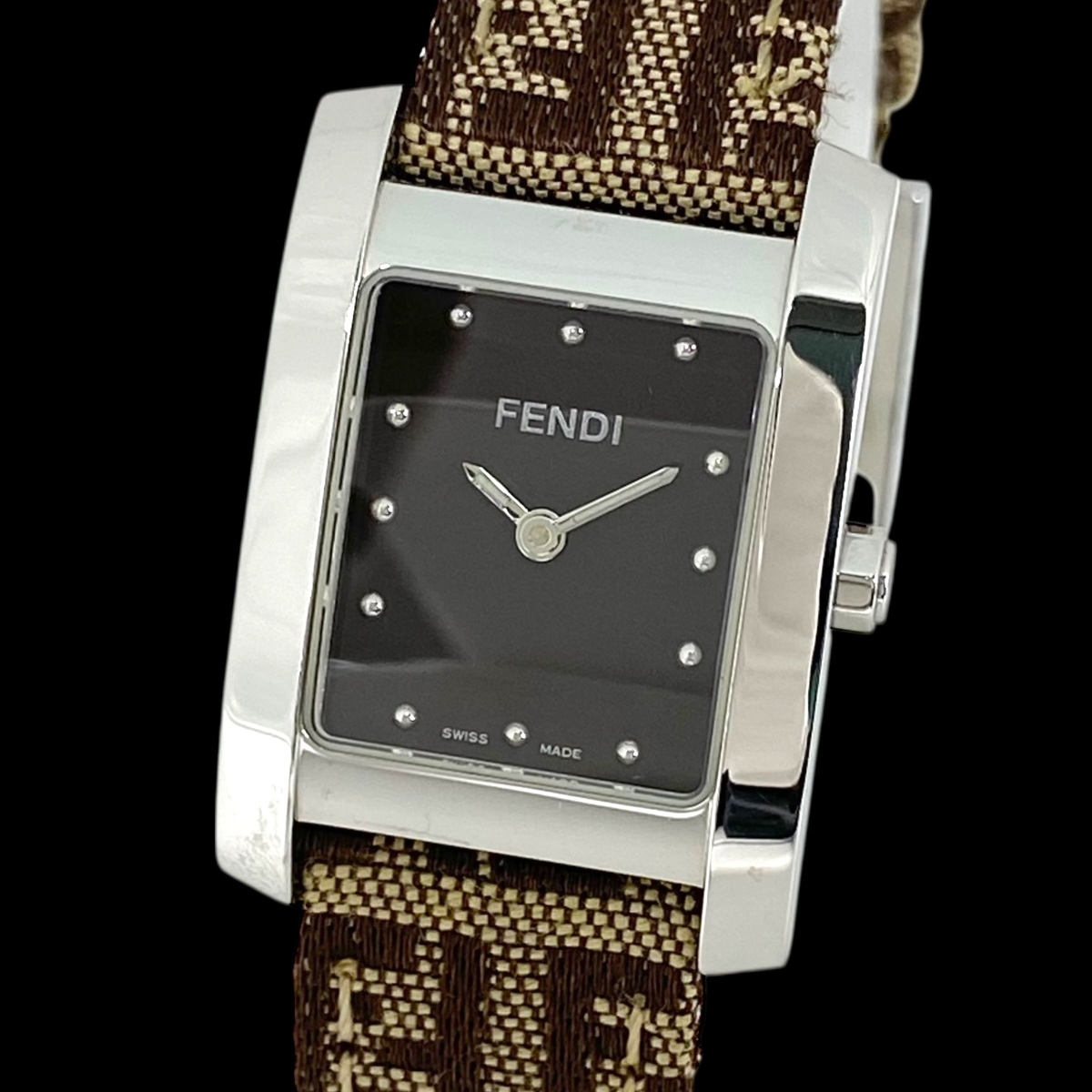 2602T128 FENDI フェンディ 7000L レディース腕時計 動作品 クォーツ 2針 スクエア シルバーカラー ブラウン系文字盤 ズッカ柄ベルト