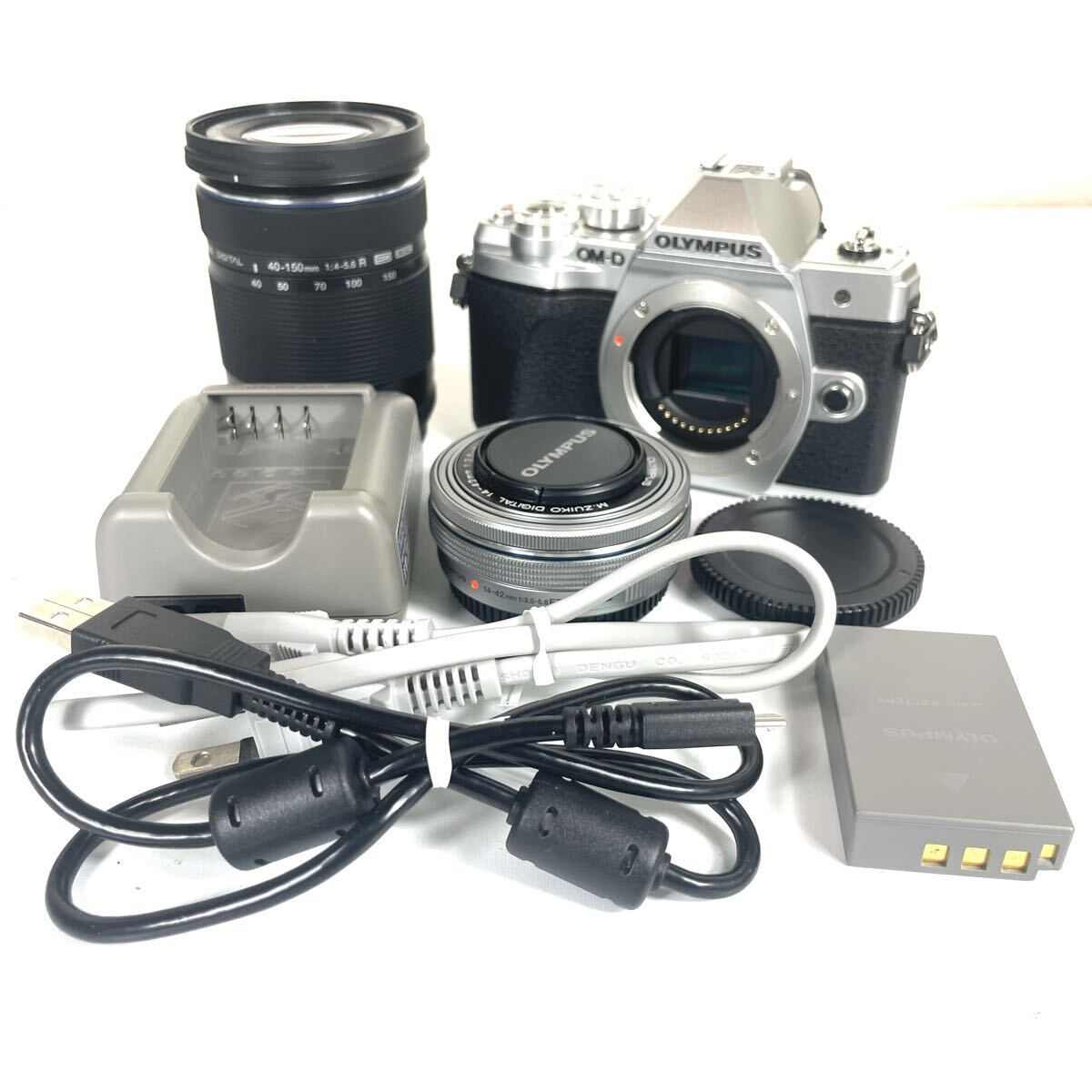 ほぼ新品　OM-D E-M10 MarkIII EZダブルズームキット シルバー