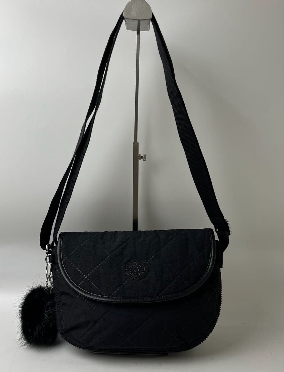 Kipling キプリング ショルダーバッグ ブラック ナイロン 斜め掛け　ふわふわチャーム付き　キルティング　メッセンジャー　カジュアル　