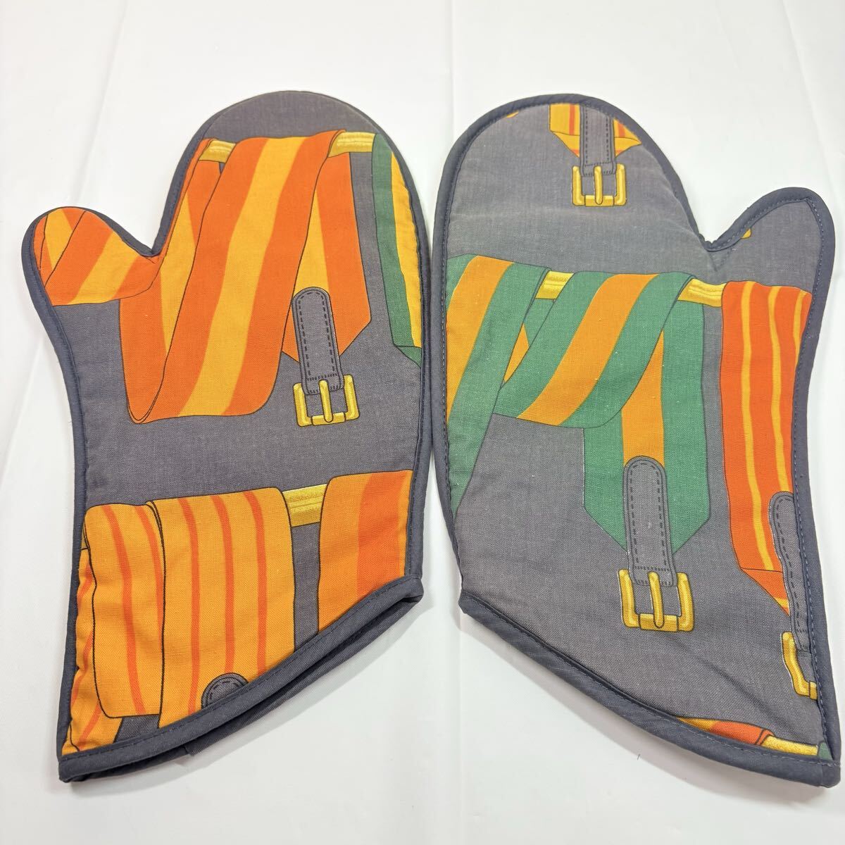 HERMES エルメス　フランス製 プリントキッチンミトン　 鍋つかみ　両手　中古