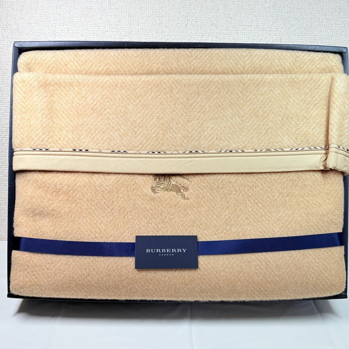 未使用品　BURBERRY バーバリー　ウール毛布　140×200cm 配色ベージュ　 西川産業 日本製　