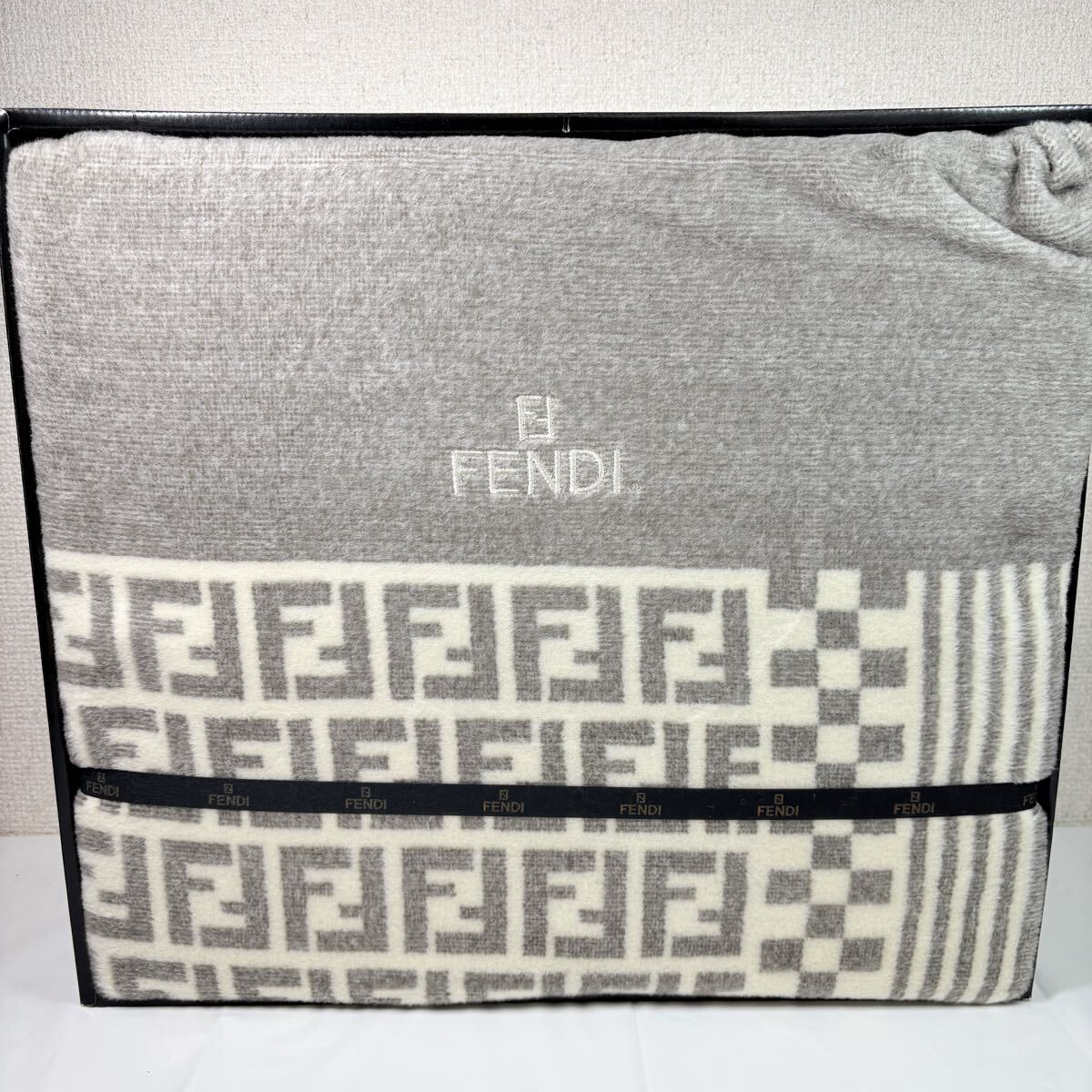 未使用品　FENDI フェンディ　ズッカ柄　FF柄　綿毛布140×210cm グレー　希少　レア