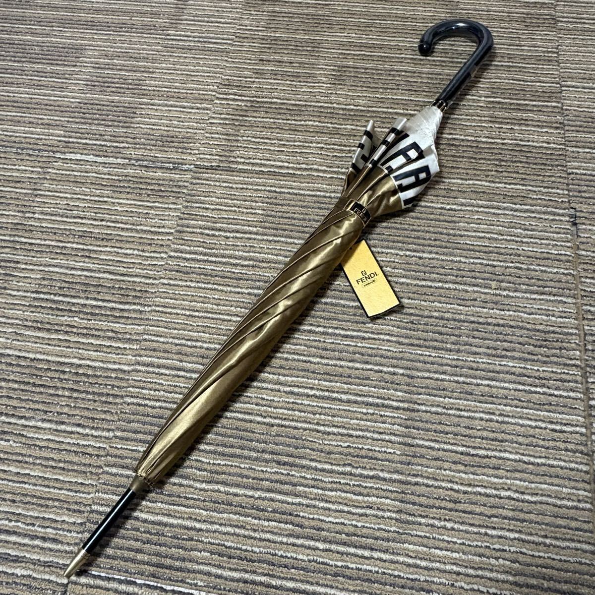新品　タグ付き　FENDI フェンディ　ズッカ　FF柄　ロゴ　晴雨兼用長傘　メタリック　ベージュ　希少　レア