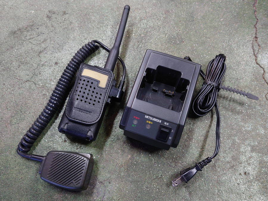 通電確認済み ジャンクで 無線機 三菱 MELTALK FZ-1698A形 外部スピーカマイク 充電器 PJ-88A