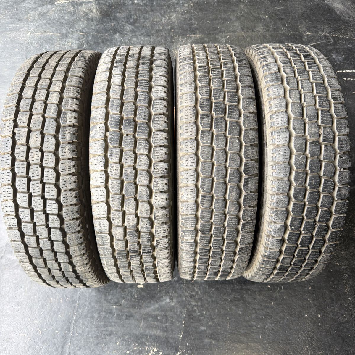 １６５/Ｒ１３　６PR　ヨコハマ　ＳYＯ１　４本セット！バリ山！　冬の備えにいかがでしょうか？激安売り切り！