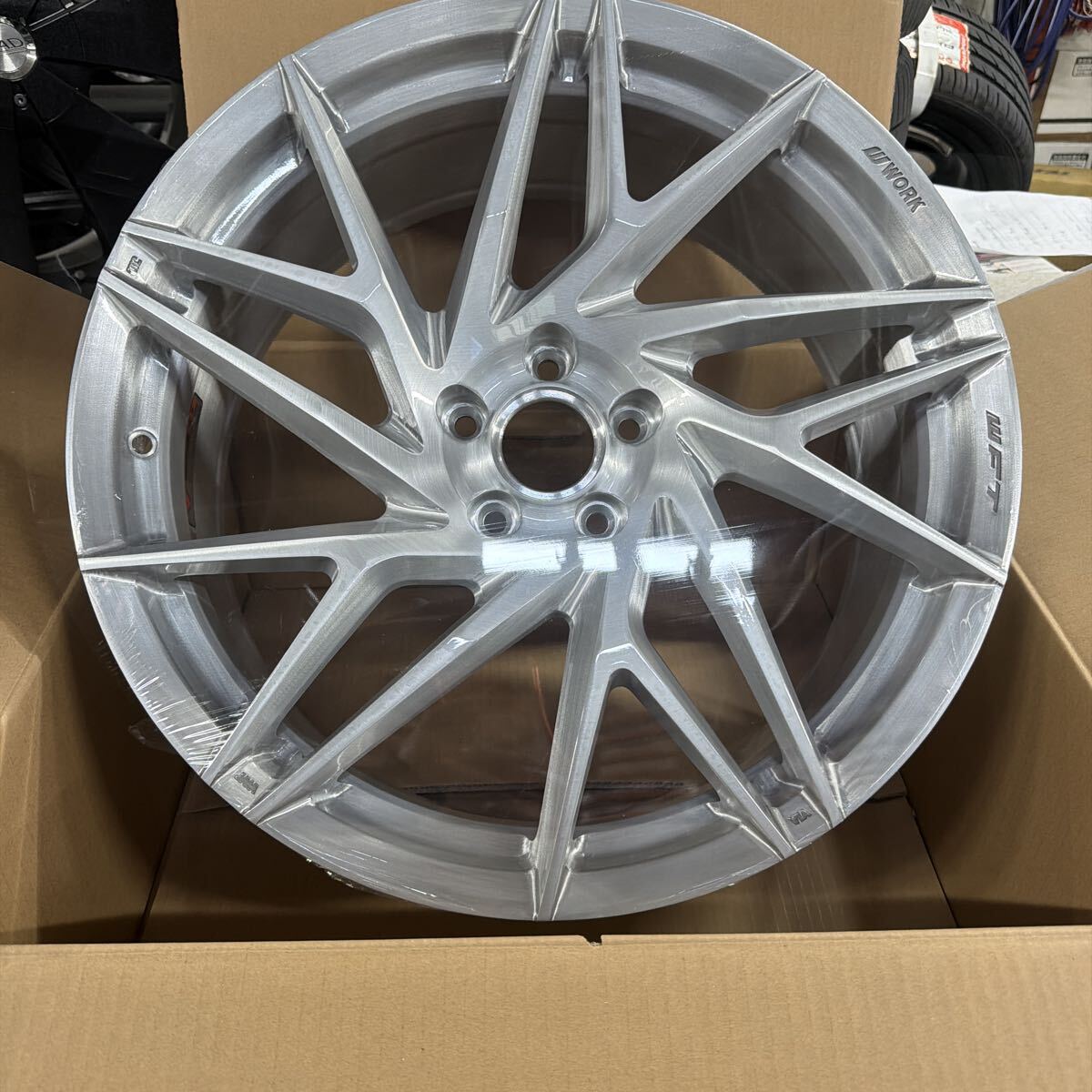 ＷＯＲＫ　グノーシス　ＩＳ１０５　２０インチ　８、５Ｊ＋４５　１１２/５穴　ブラッシュド　４本セット！新品ホイール！ベンツ等