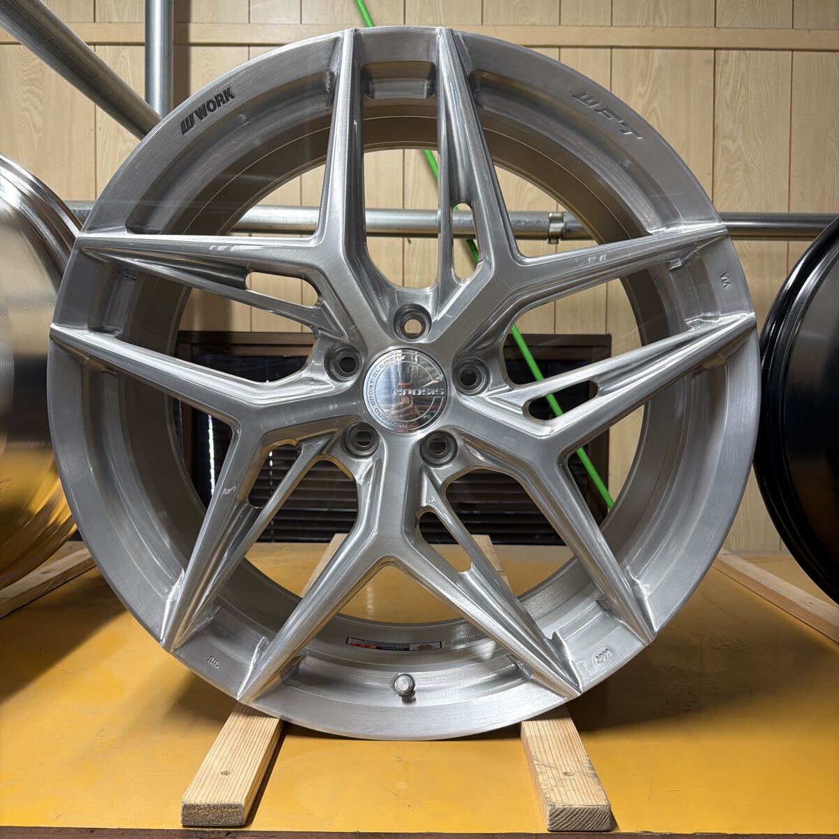ＷＯＲＫ　グノーシス　ＩＳ2０５　２０インチ　８、５Ｊ＋36１１２/５穴　ブラッシュド　４本セット！新品ホイール！ベンツ等