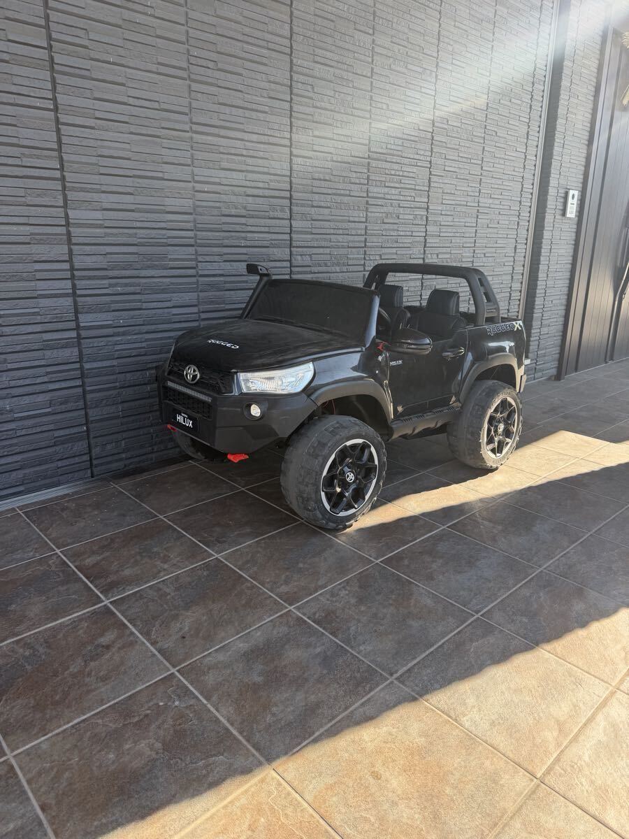 史上最強の4WD TOYOTA HILUX RUGGED トヨタ ハイラックス ラギッド 超大型 二人乗り ペダルで操作可能 電動子供 おもちゃ 