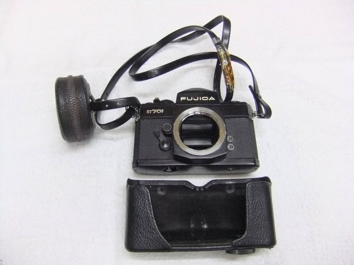 の03X 1970年発売 FUJICA フジカ ST 701 ボディ ブラック シャッターおります ケース付 動作未確認