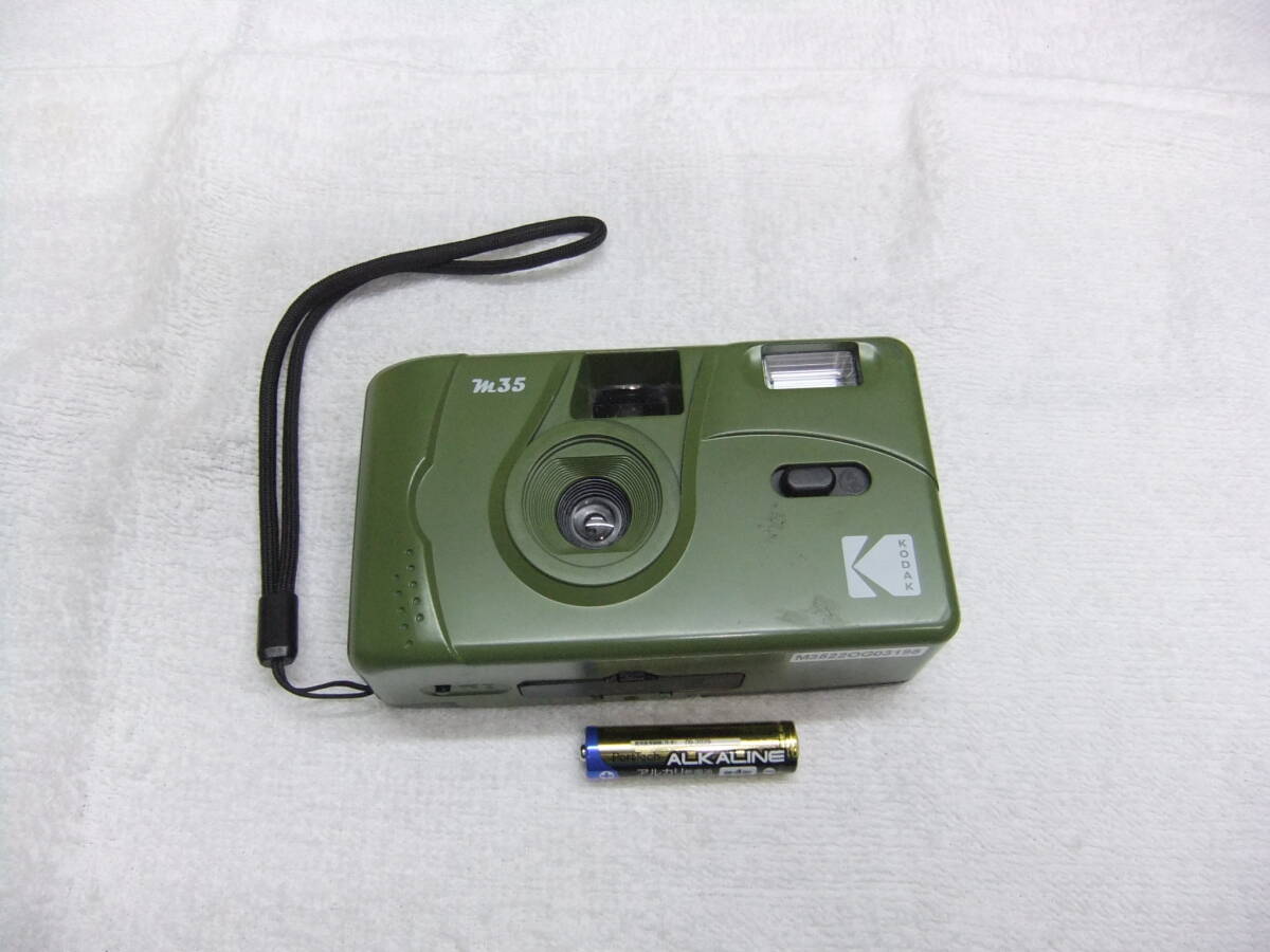 へ08U Kodak コダック m35 フィルムカメラ ストラップ,電池付 動作確認済
