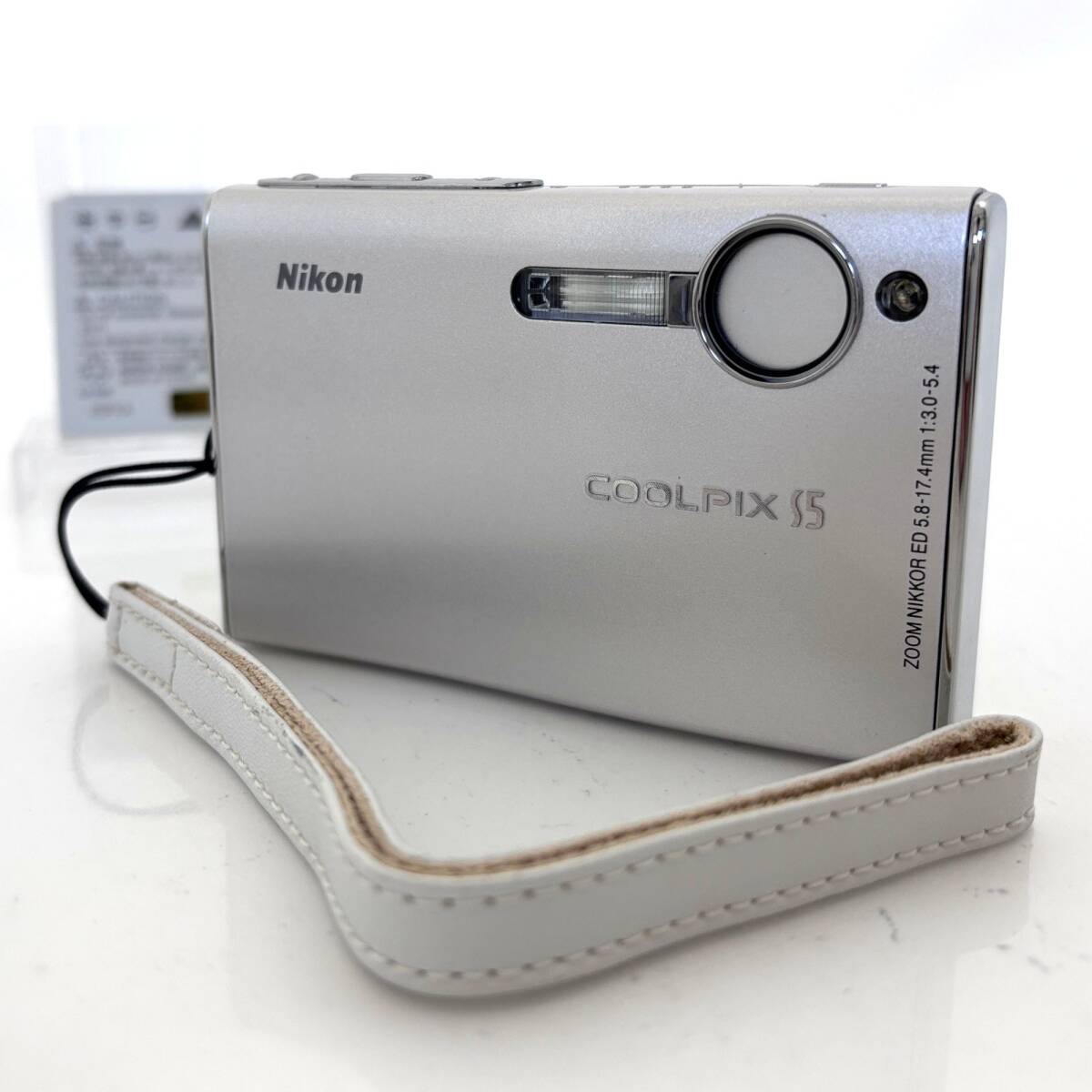 お値引き開始！【ニコン】Nikon COOLPIX S5 + バッテリー コンパクトデジタルカメラ #S643