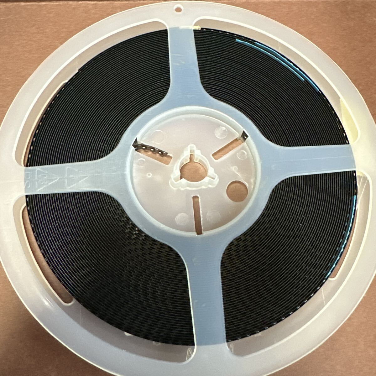 電子部品 東芝　　CUS03 です　3,000個　リール巻き品です