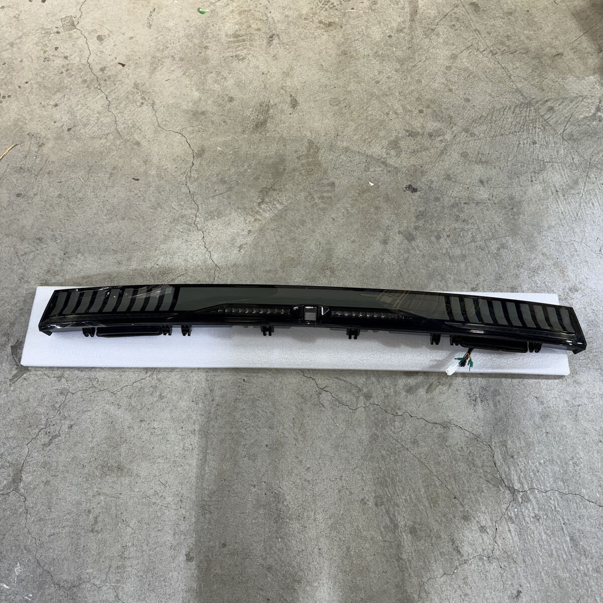 Valenti デリカD5 ジュエルLEDテールランプ テールゲート側 割れあり CV1W 訳あり品