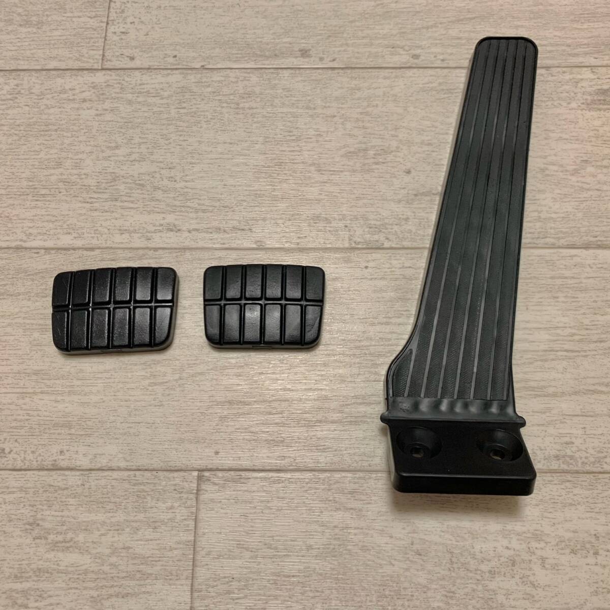 日産純正部品 サニートラック アクセルペダル クラッチブレーキペダル ダットサン B110 B120 B121 ニッサン サニトラ DATSUN ペダルセット