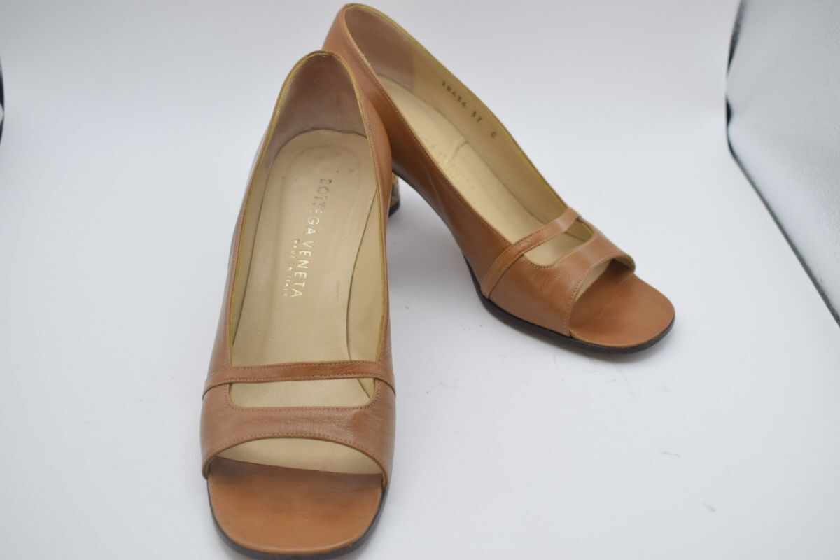 【37-2603-99-7】BOTTEGA VENETA ボッテガ・ヴェネタ レザーオープントゥ パンプス 37C