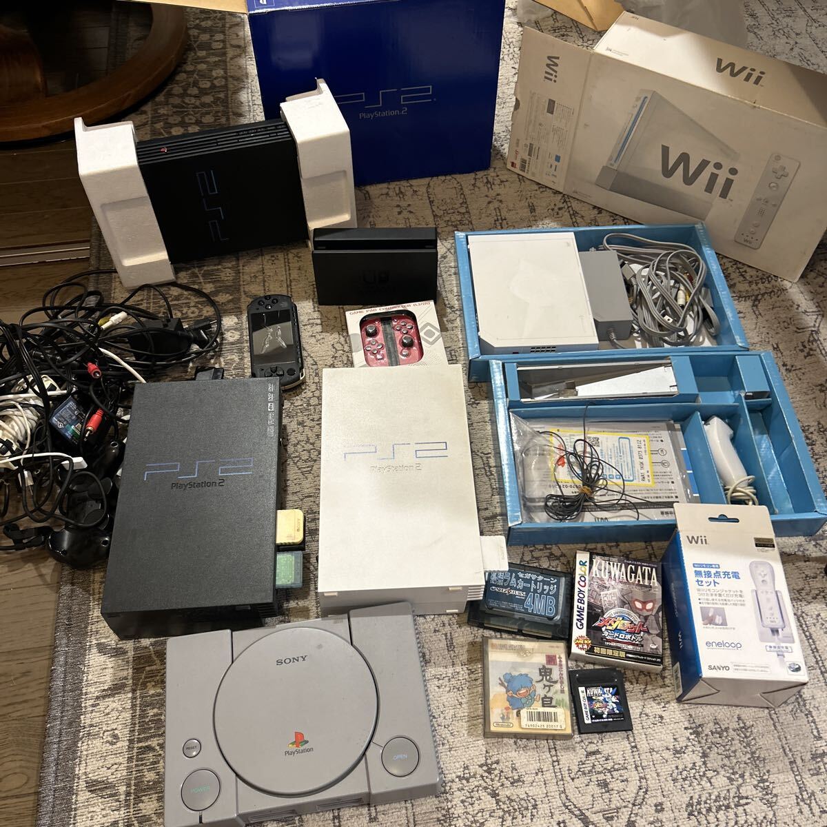 ①ゲーム機大量おまとめ！プレステ2数台、Wii、コントローラー、アクセサリーなどなど！！