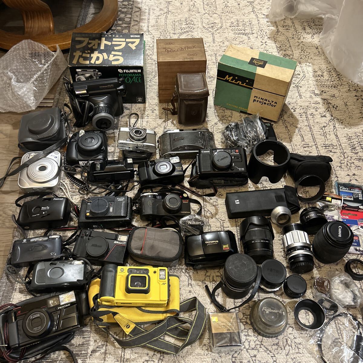 フィルムカメラ、レンズ大量まとめ売り！ Canon Nikon OLYMPUSなどなど！コンパクトフィルムカメラ、二眼レフなど！