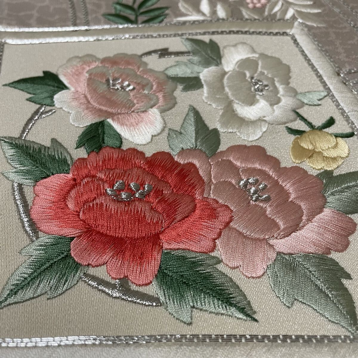 名古屋帯 刺繍 牡丹に草花 銀駒刺繍 九寸 正絹 着物 B-4484