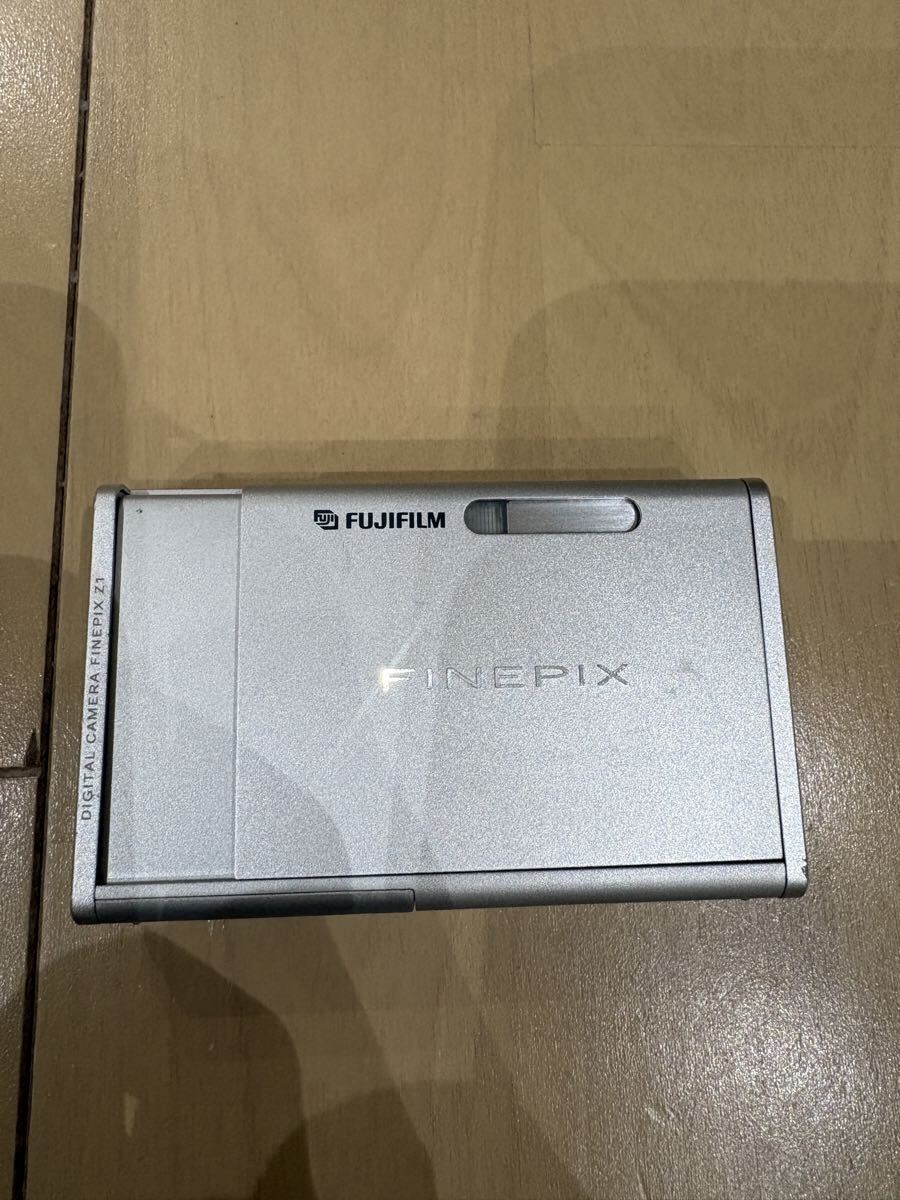 中古 FUJIFILM FinePix Z1 デジタルカメラ　シルバー