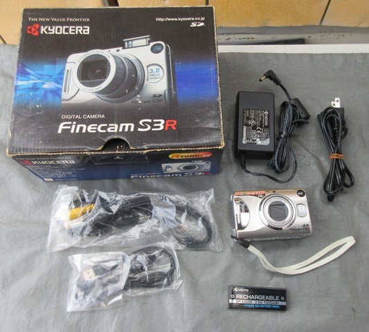 ☆簡易動作確認☆KYOCERA 京セラ Finecam S3R 箱/充電器付き ファインカム コンデジ デジタルカメラ