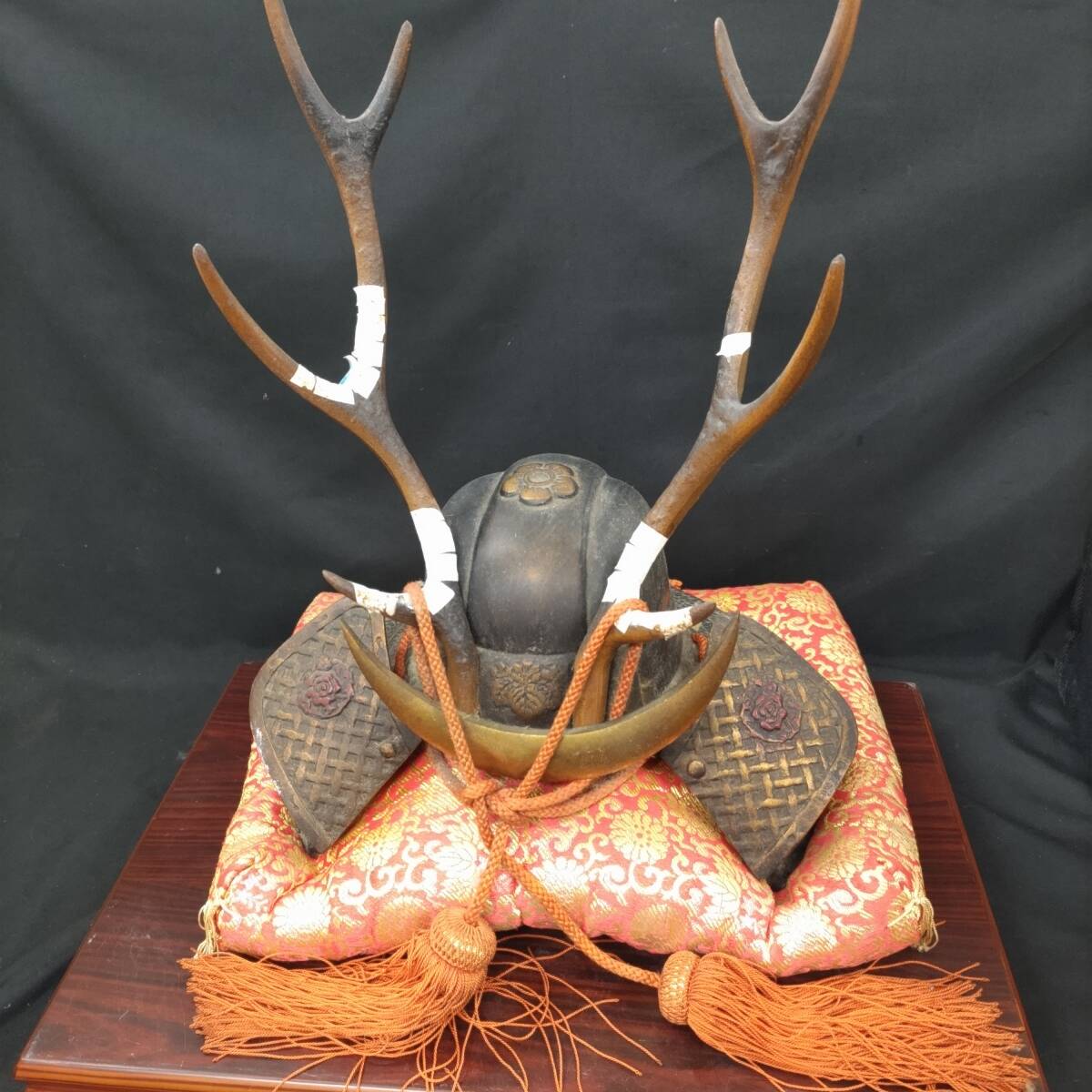 ◎金属工芸◎出世兜 山中鹿介（山中幸盛）三日月の前立の兜 鹿角の脇立兜 五月人形 節句 端午 縁起物 即発送 