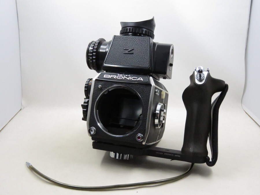 [23590W5]★極上美品★ZENZA BRONICA EC-TL ボディ TTLファインダー・グリップ・6x6フィルムバック付き