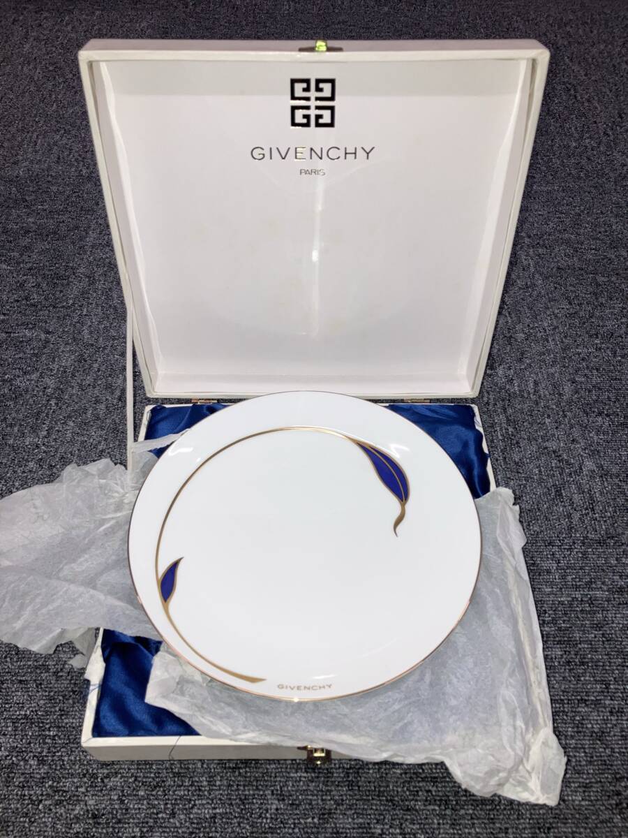GIVENCHY ジバンシィ ジバンシー 皿 大皿 1枚 ロゴ プレート 青い葉 陶器 洋食器 ゴールド縁取り皿 箱付き O