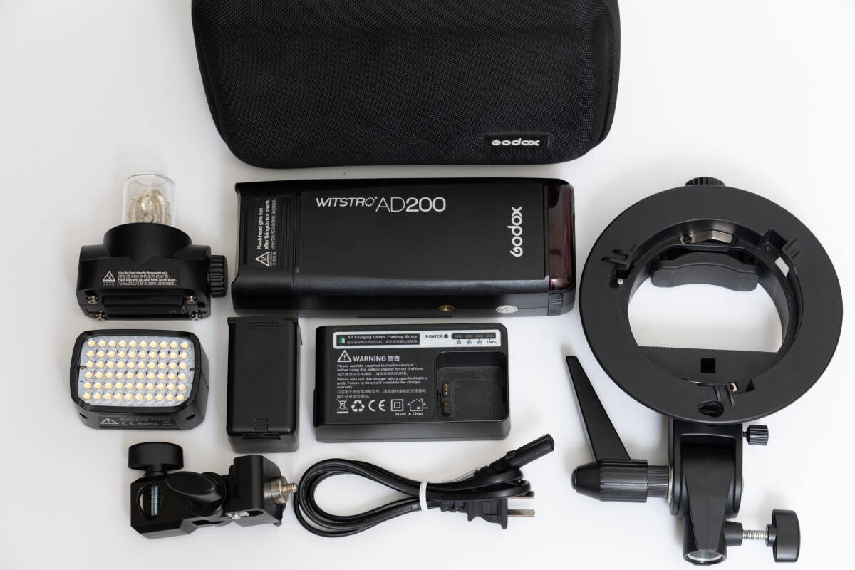 #565 Godox AD200 ポケット TTL スピードライト フラッシュ ポータブル GN52 GN60 1 / 8000s HSS 2.4G 200W強力パワー Nikon Sony Canon