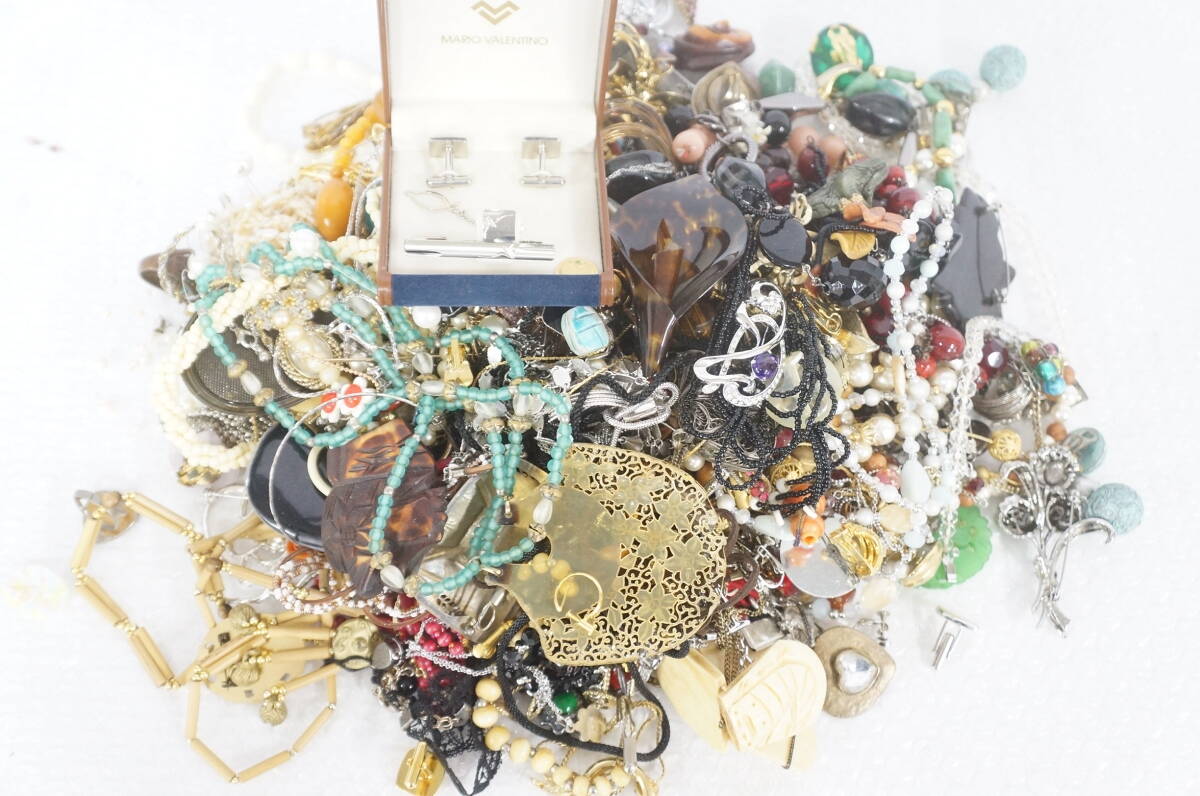 ネックレス ブローチ イヤリング リング 等 イミテーション アクセサリー 総重量:約3kg 大量 まとめてセット 4803316011