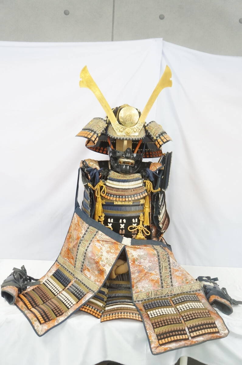 黒胴当世素掛 紺・白・茶 等身大 甲冑 一式 鎧 兜 鎧櫃 鎧立て 箱付き 2個口発送 2103291611