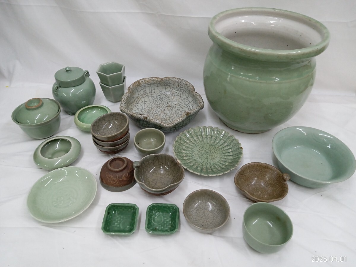 青磁 陶器 焼き物 まとめ売り 皿 湯呑 小鉢 茶器 茶道具 それぞれの年代　骨董　ビンテージ　アンティーク　年代物