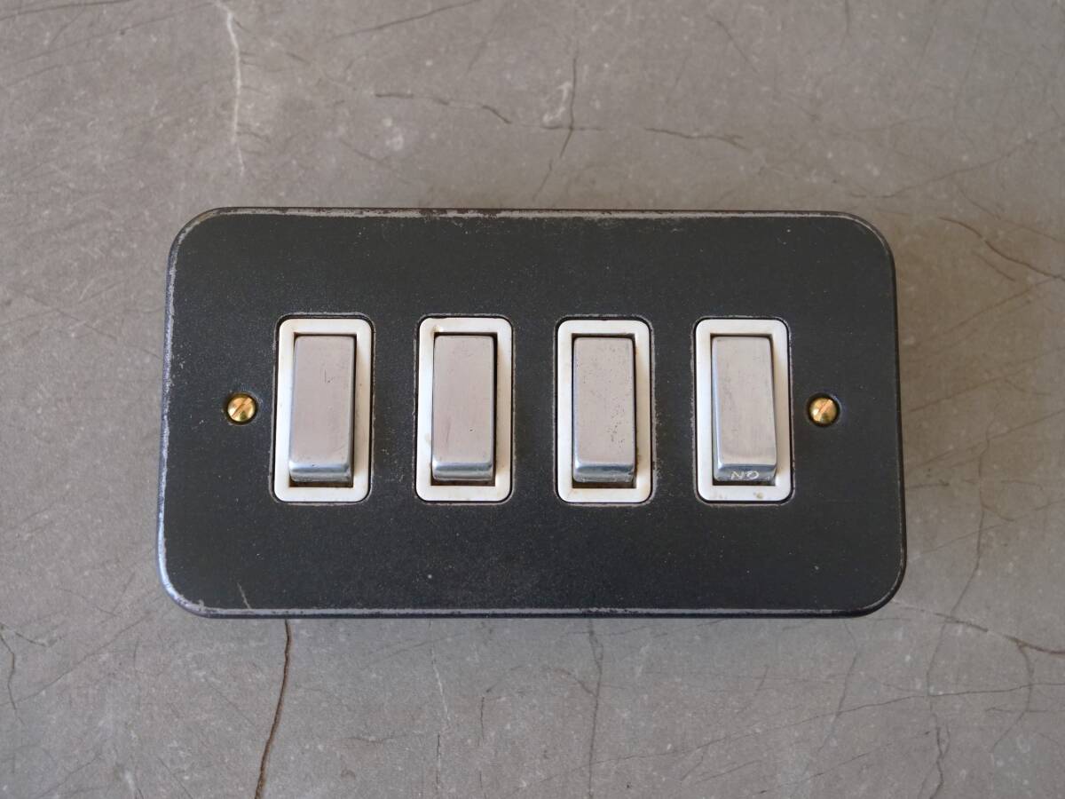 Vintage 英国製 トグルスイッチ 4連 アトリエ インダストリアル 倉庫 -342-2