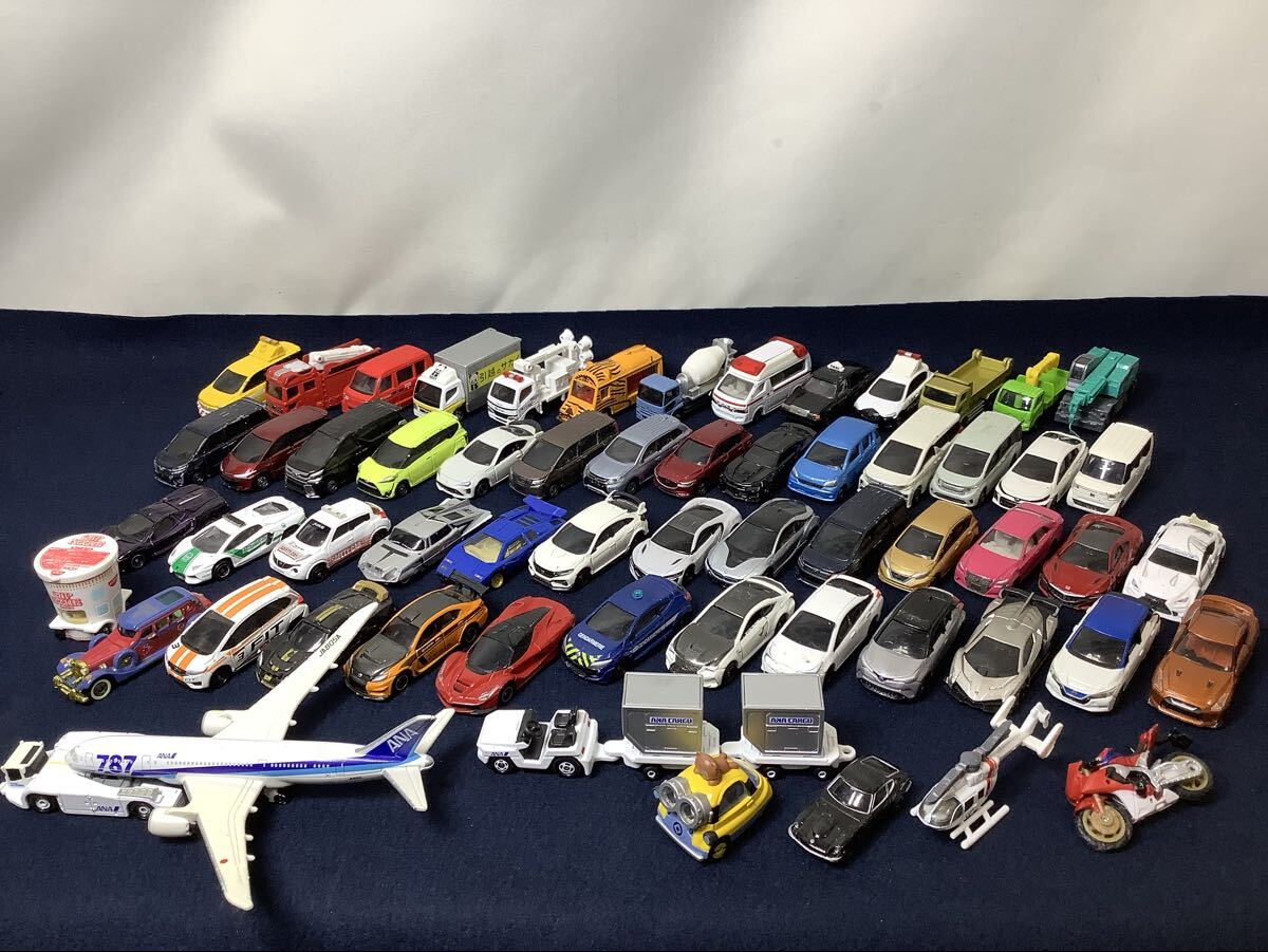 TOMICA トミカ ミニカー 大量 まとめ 働く車 ANA ディズニーリゾート ミニオン ライオンバス カップヌードル 動作未確認ジャンク品HI041302