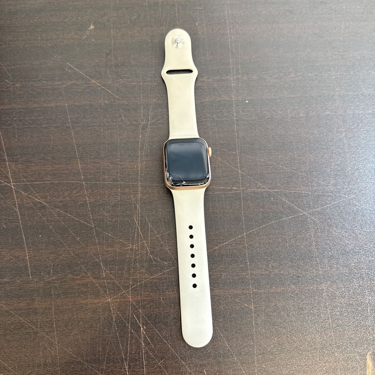 MTS429 Apple Watch SE（第1世代）GPSモデル　WR-50 40MM アップルウォッチ スマートウォッチ　割れ有　通電のみ確認