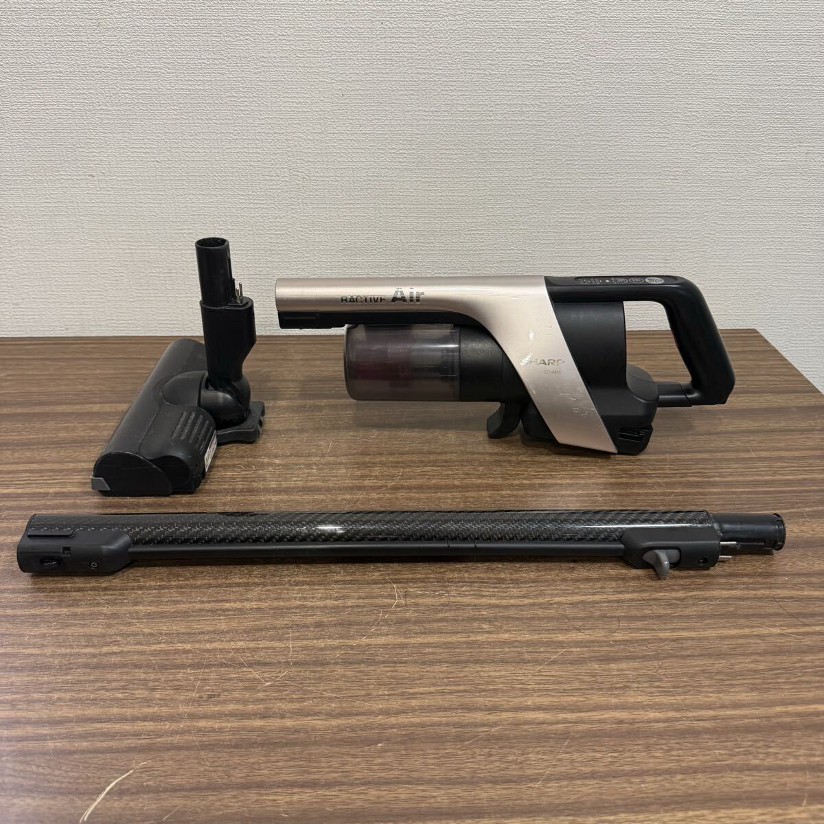 OYF847 SHARP シャープ RACTIVE Air コードレスクリーナー EC-AR5X-N 充電式掃除機 2021年製 本体のみ 充電器欠品 動作未確認 現状品