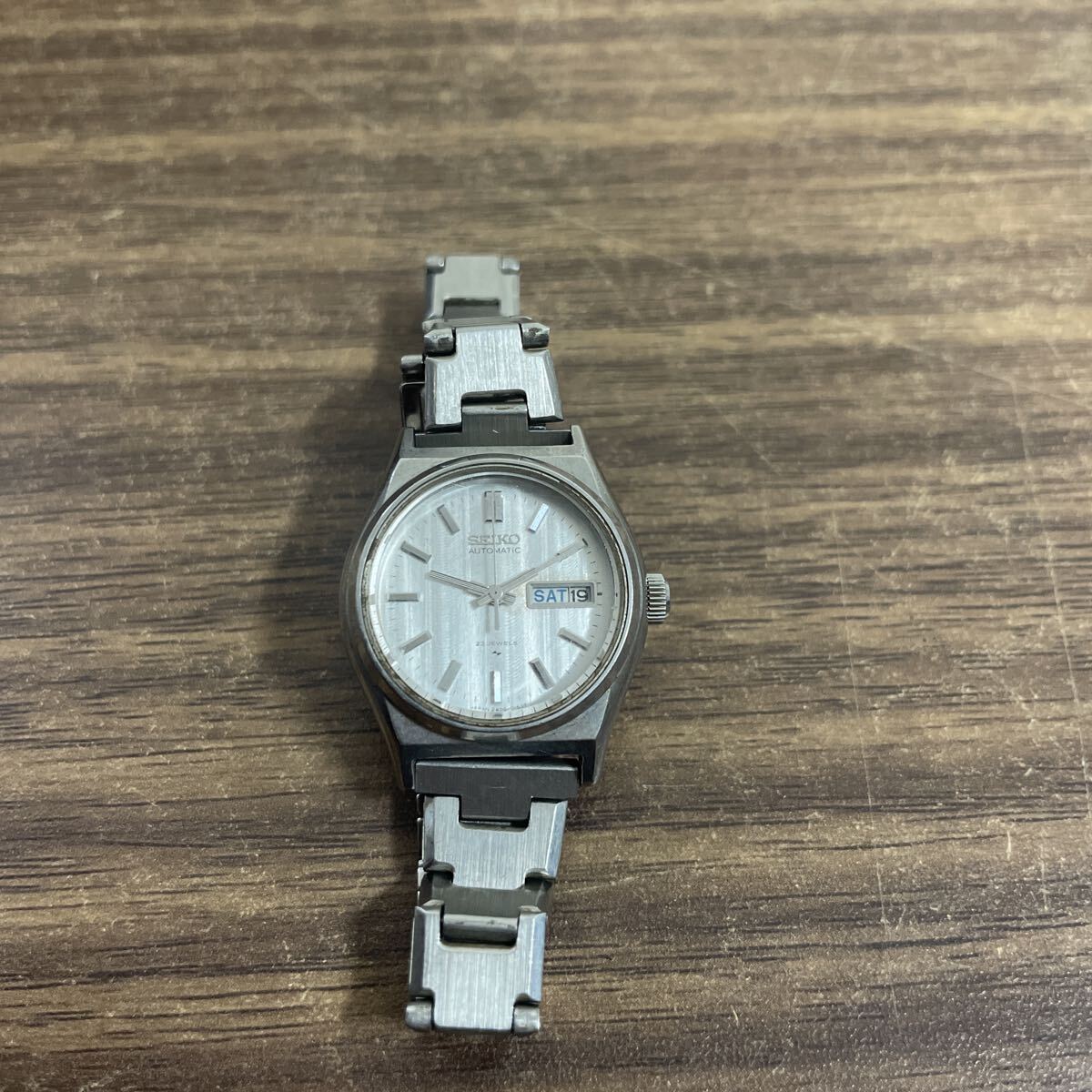 OYK23 SEIKO セイコー AUTOMATIC 2406−0060 稼動品 3針 23JEWELS 自動巻 腕時計 白文字盤 時針ズレあり 腕周り約16cm