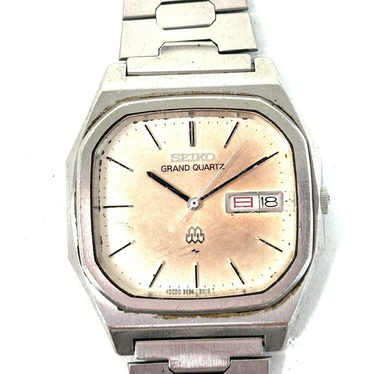 【ジャンク品】SEIKO セイコー GRAND QUARTZ グランドクォーツ 9256-5020 メンズ 腕時計 デイデイト 3針 ITVCZS0HB7OQ B0323
