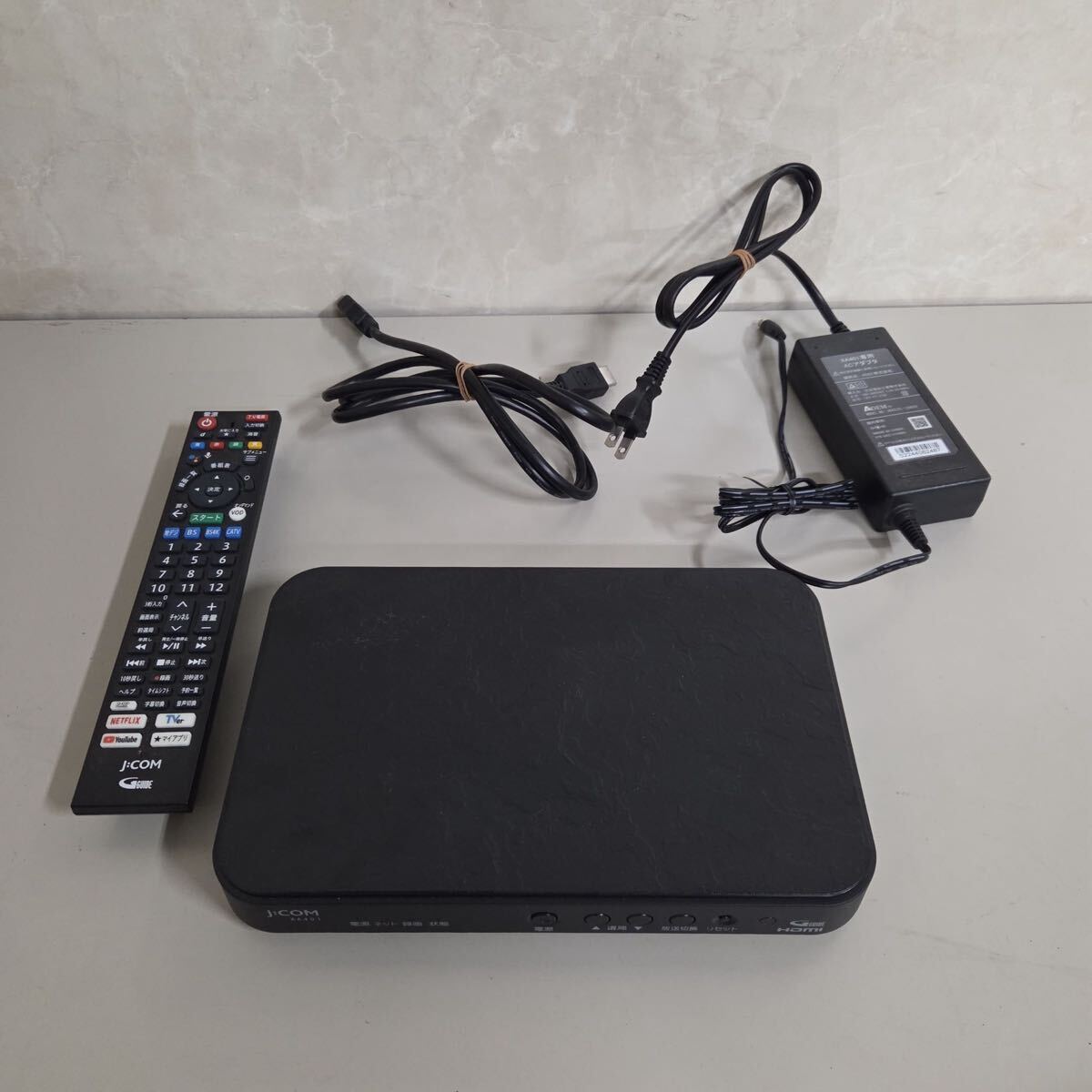 J:COM セットトップボックス XA401 本体 純正ACアダプター付 住友電工 STB 通電確認のみ 現状渡し チューナー【FC4056】@60