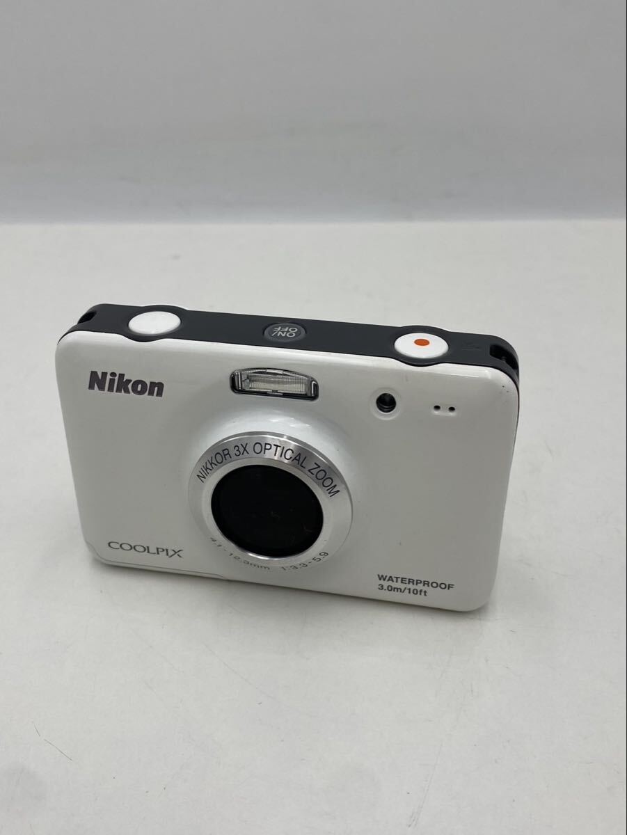 Nikon ニコン COOLPIX S30 コンパクトデジタルカメラ ホワイト 単三電池駆動【FD4016】