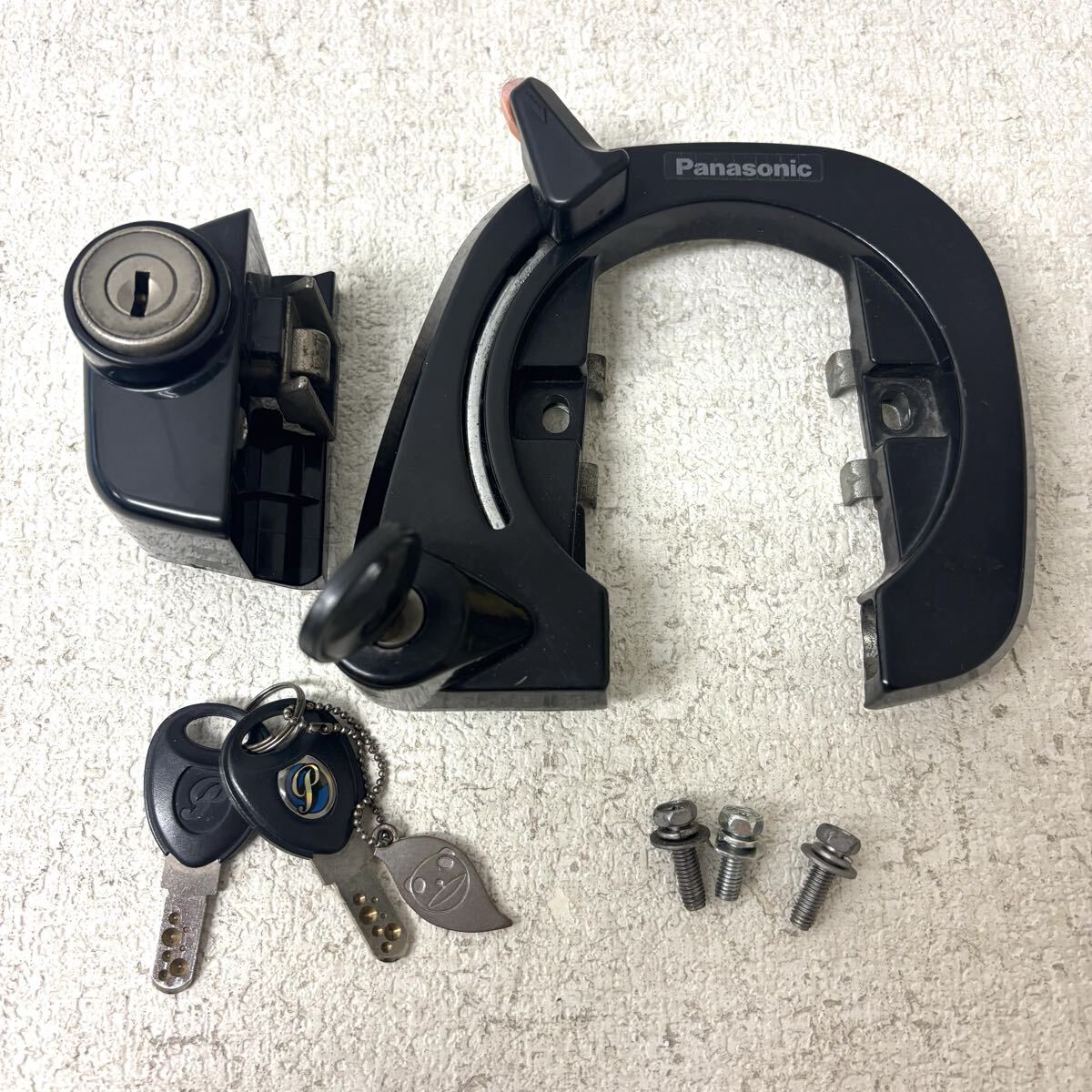 0418O6 Panasonic パナソニック 馬蹄錠 サークルリング バッテリー錠 2点セット 鍵 カギ サークル錠 鍵付き 施錠確認済み