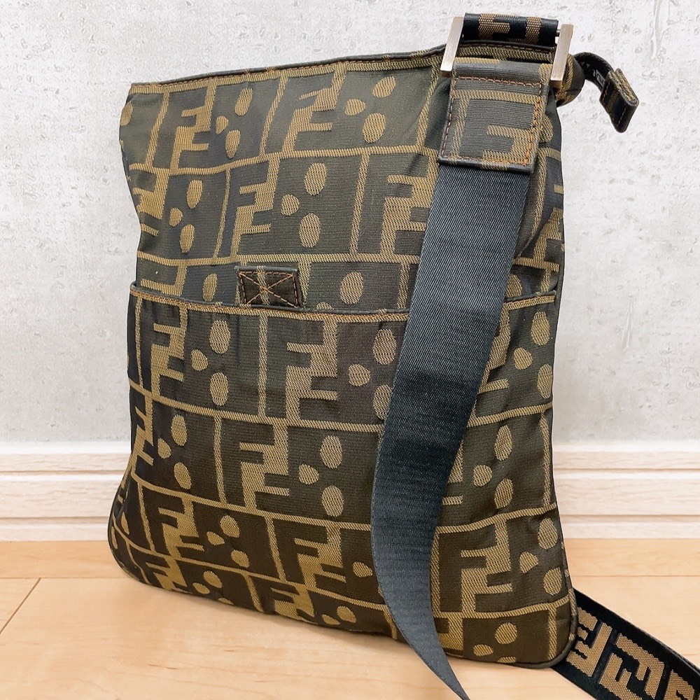 FENDI フェンディ ズッカ ショルダーバッグ スカル キャンバス FF柄 カーキブラウン キャンバス レザー 希少柄 レア 骸骨 斜め掛け 肩掛け