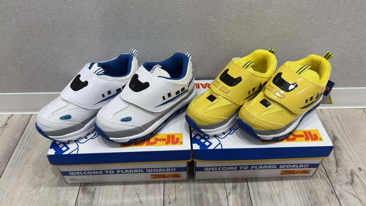  NN2487◆未使用品◆プラレール スニーカー 白色 黄色 新幹線 男の子 靴 子供 セカンドシューズ 運動靴 おまとめ 18ｃｍ