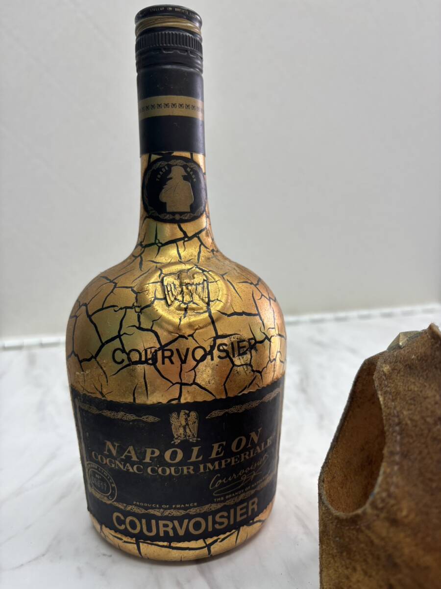 【F10440】未開栓★COURVOISIER NAPOLEON cour imperriale★クルボアジュ ナポレオン ゴールド★コニャック★度数不明★衣装付き