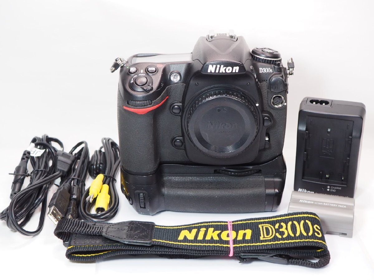 Nikon D300S ボディー MB-D10 バッテリーグリップ付き ニコン [管NI8770
