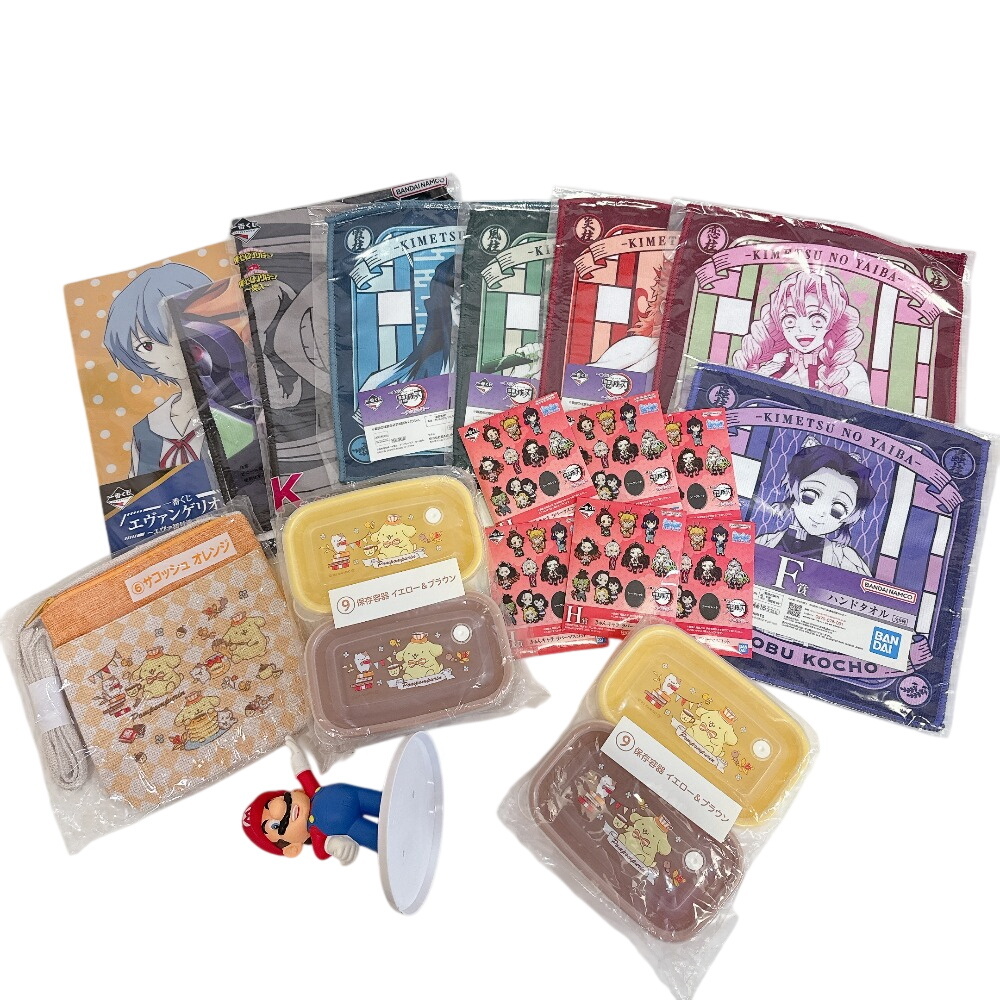 【1円】鬼滅の刃 ヒロアカ エヴァンゲリオン サンリオ等 18点セット 大量 まとめて ラバーマスコット 保存容器 サコッシュ タオル等