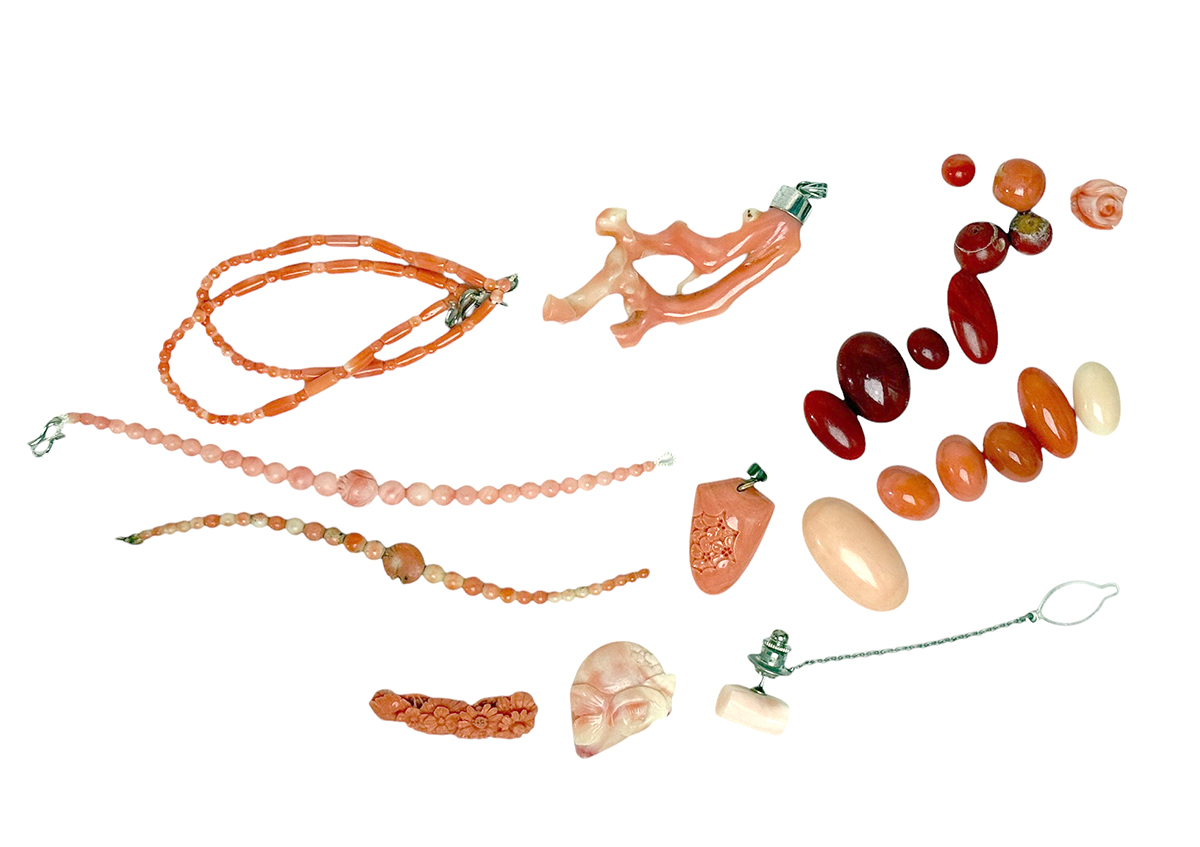 珊瑚 赤石 ルース 血赤 シルバー金具/K18金具 ふくむ まとめ売り 彫刻 サンゴ 総重量約54ｇ